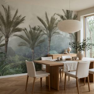 Egzotik palmiye ormanı temalı panoramik duvar kağıdı, doğal yeşil tonları ve tropikal manzarasıyla yemek odaları, restoranlar ve butik oteller için etkileyici bir duvar tasarımı sunar.