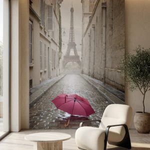 Islak taş döşeli Paris sokağı, canlı pembe şemsiye ve sisli Eyfel Kulesi illüstrasyonu; krem berjer, yuvarlak traverten sehpa ve saksı zeytin ağacıyla salon köşelerine derinlik ve nostaljik bir dokunuş kazandırır.