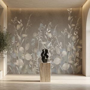 Sade ve maskülen tonlarda botanik desenli duvar kağıdı, ahşap podyum ve modern seramik heykel objesi ile tamamlanarak mekanlarda odak noktası oluşturan, galeri konseptli sanatsal bir dekoratif köşe kazandırır.