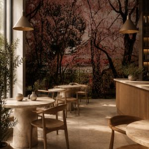 Toz pembe çiçek açmış sakura (Japon kiraz çiçeği) ağaçları ve geleneksel Çin/Japon mimarisi manzarası; ahşap kafe masaları, doğal sandalyeler ve konik sarkıt lambalarla restoran ve kafelerde dingin bir Japon bahçesi atmosferi yaratır.