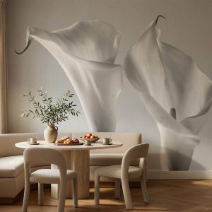 Gri tonlarında dev beyaz kala (calla lily) zambak motifli panoramik duvar kağıdı, yuvarlak ahşap yemek masası, krem sandalyeler ve köşe koltuğu ile birleşerek yemek alanlarında modern, zarif ve ilham verici bir ortam oluşturur.