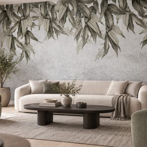 Mermer/beton dokulu açık gri zemin üzerine tavan hizasından sarkan soft yeşil yapraklar motifli duvar kağıdı; krem modern koltuk, koyu ahşap oval orta sehpa ve natürel tekstillerle yaşam alanlarında ferah, dingin ve konforlu bir ortam sunar.